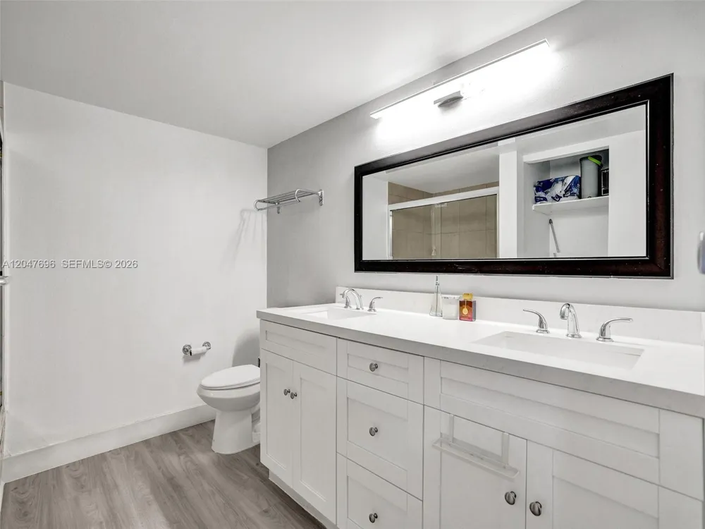 800 Parkview Dr #131 Hallandale Beach, FL 33009