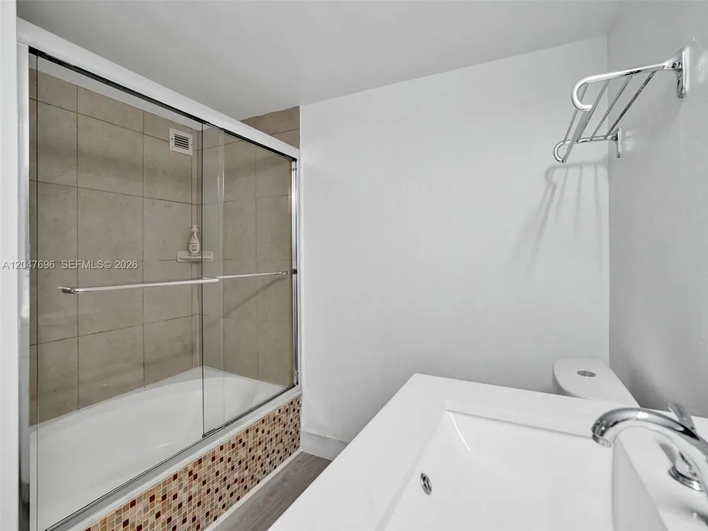 800 Parkview Dr #131 Hallandale Beach, FL 33009