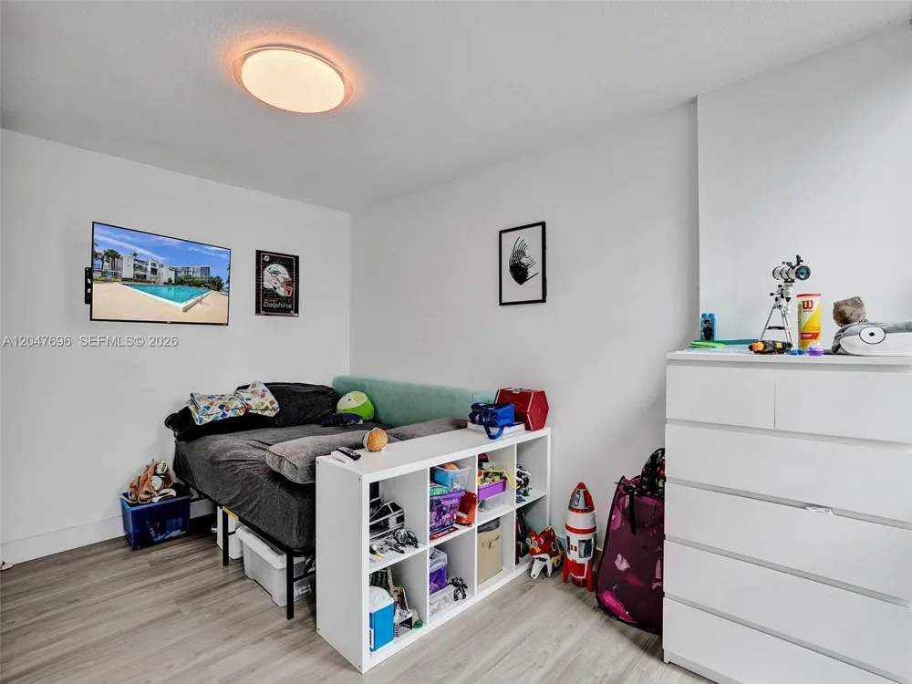 800 Parkview Dr #131 Hallandale Beach, FL 33009