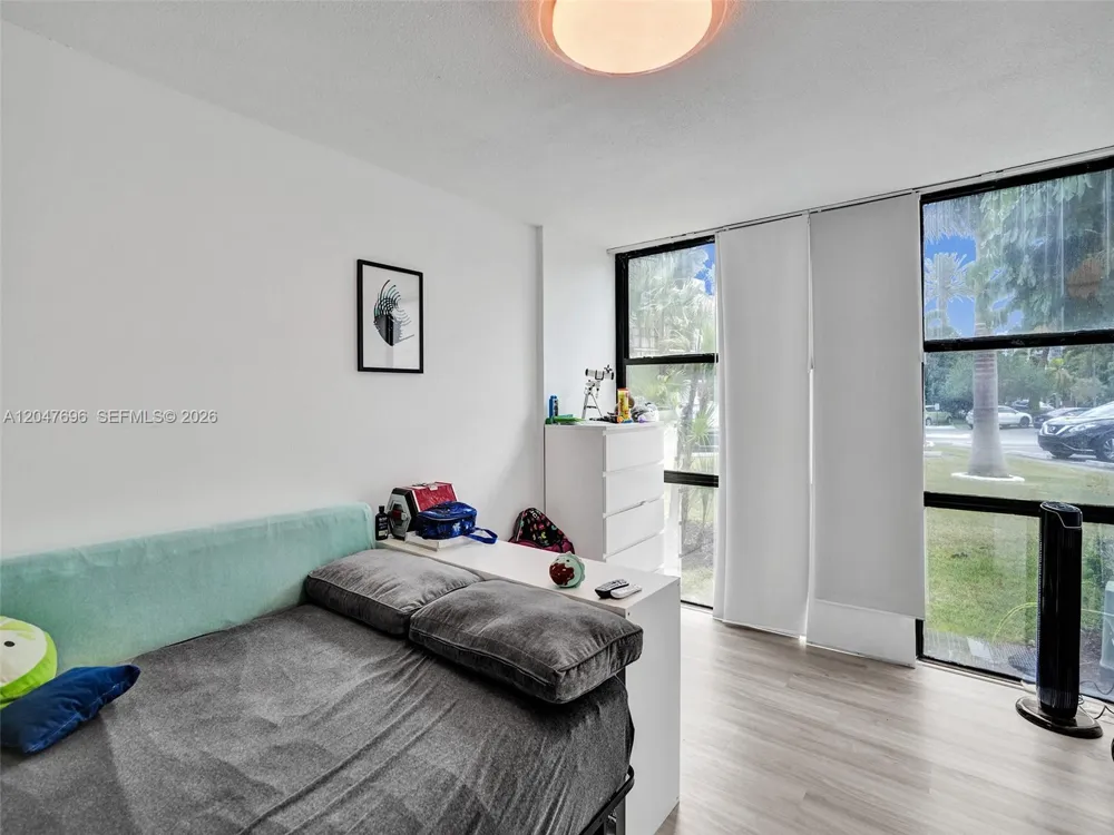800 Parkview Dr #131 Hallandale Beach, FL 33009