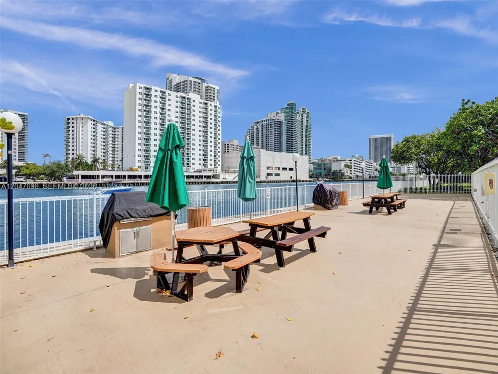 800 Parkview Dr #131 Hallandale Beach, FL 33009