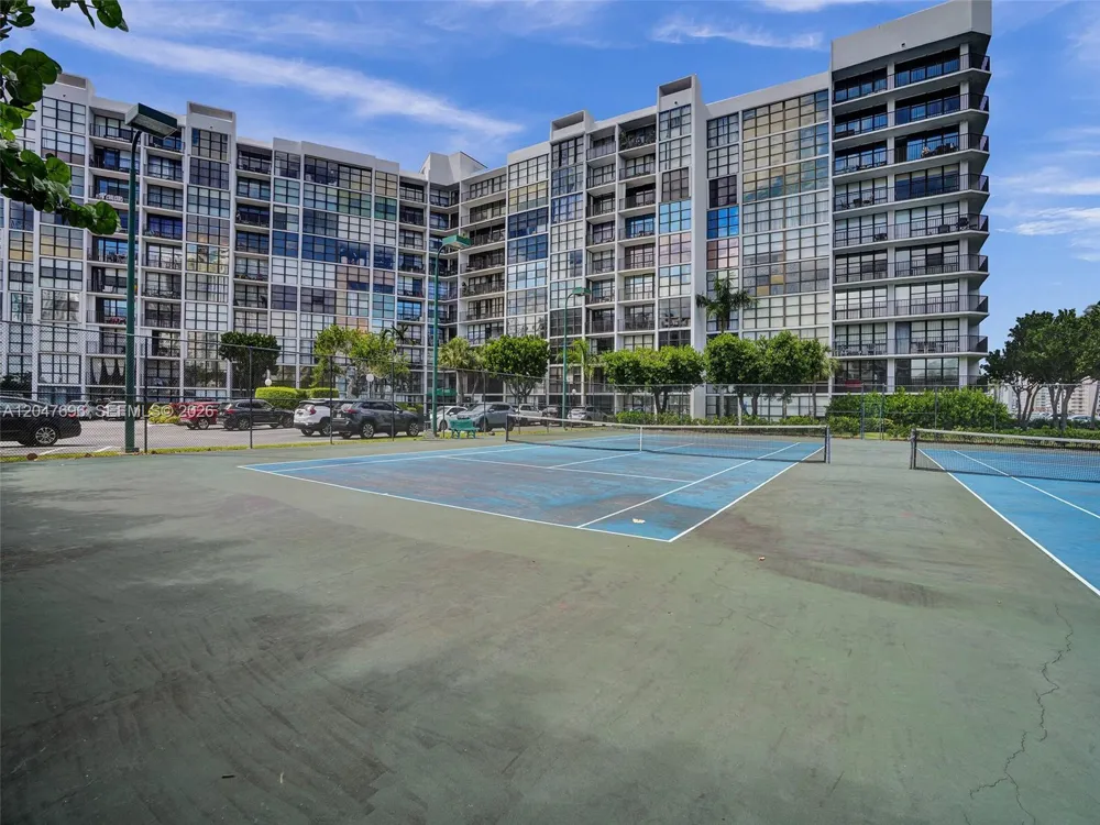 800 Parkview Dr #131 Hallandale Beach, FL 33009