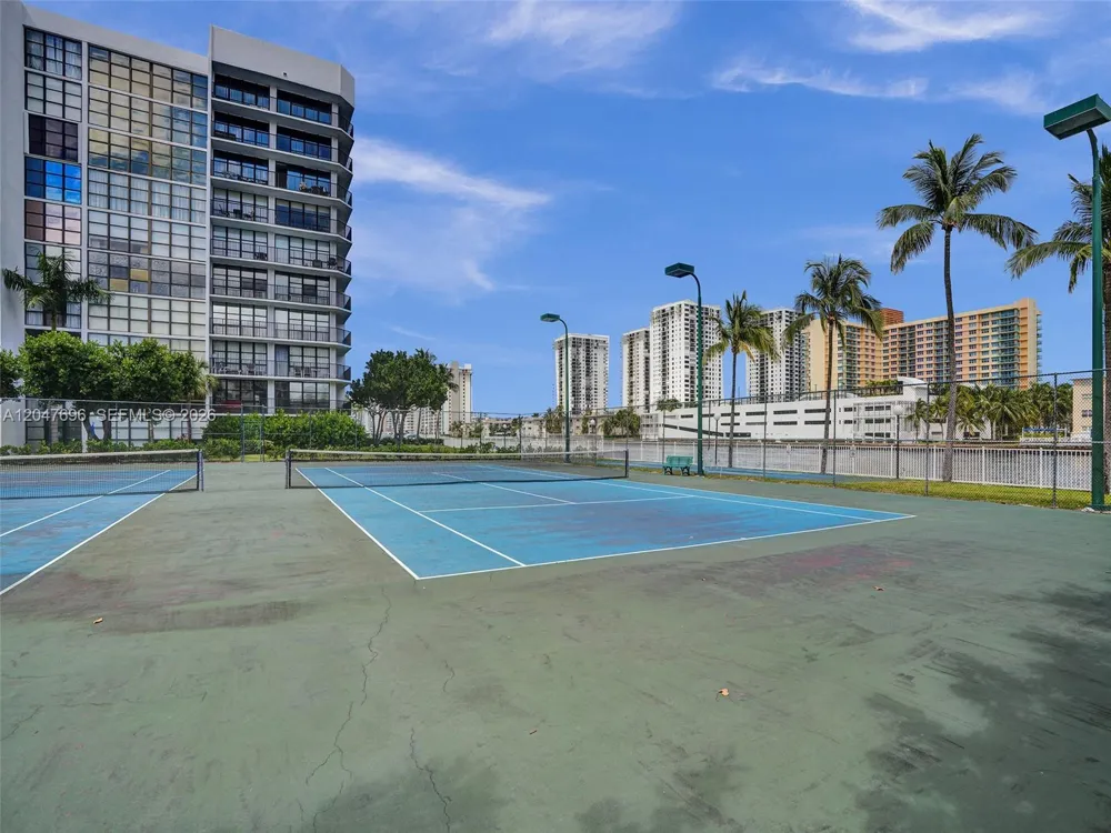 800 Parkview Dr #131 Hallandale Beach, FL 33009