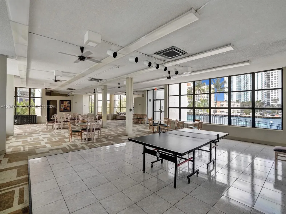 800 Parkview Dr #131 Hallandale Beach, FL 33009