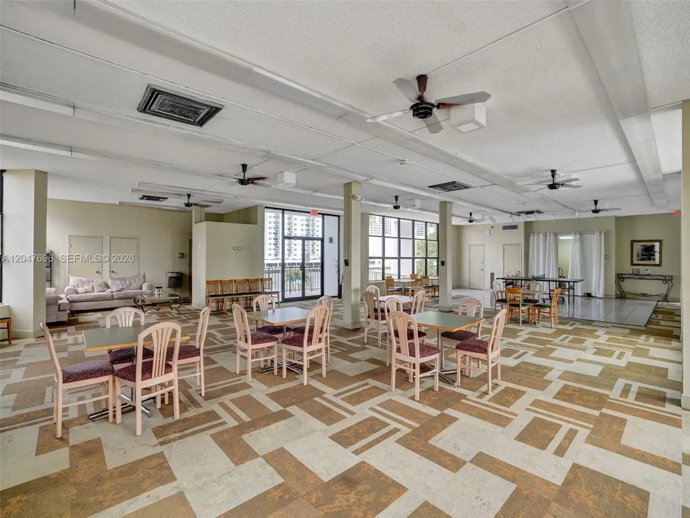 800 Parkview Dr #131 Hallandale Beach, FL 33009