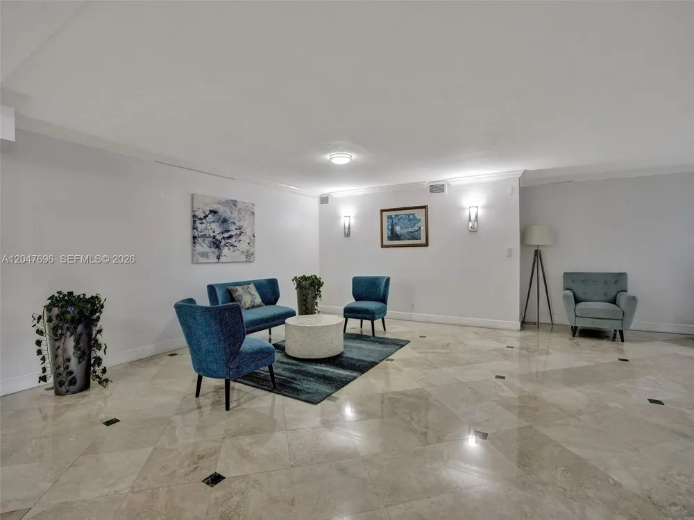 800 Parkview Dr #131 Hallandale Beach, FL 33009