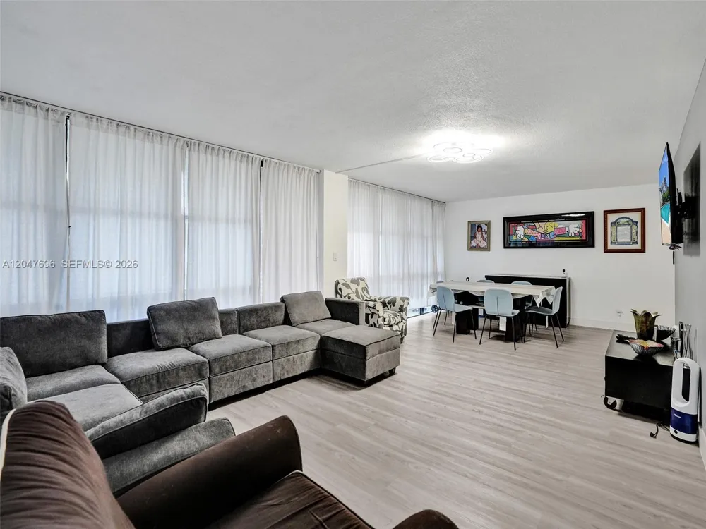 800 Parkview Dr #131 Hallandale Beach, FL 33009