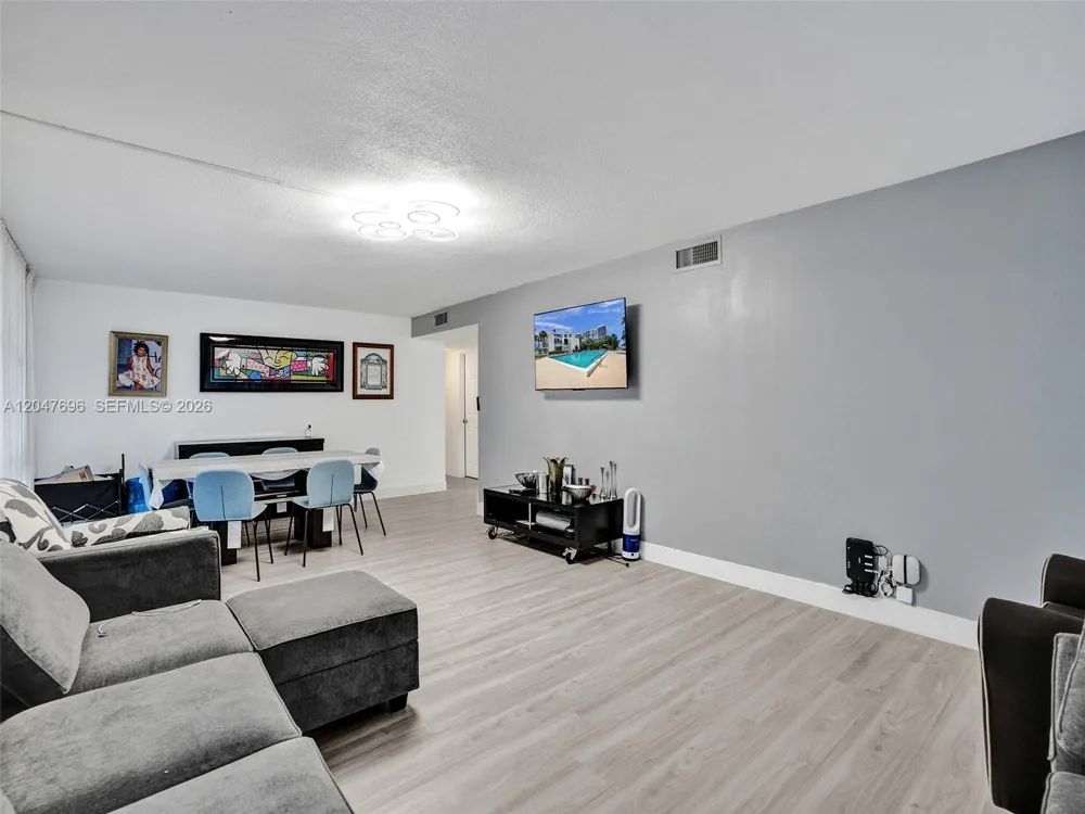 800 Parkview Dr #131 Hallandale Beach, FL 33009