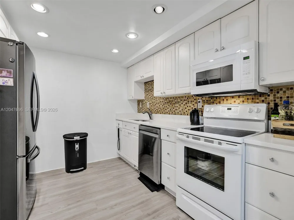 800 Parkview Dr #131 Hallandale Beach, FL 33009