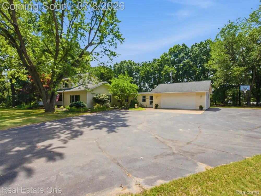 1230 Bald Eagle Lake Road Groveland Township, MI 48462