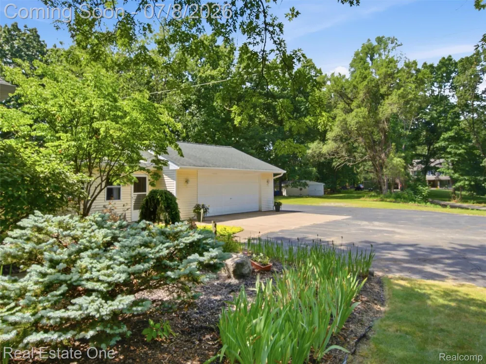 1230 Bald Eagle Lake Road Groveland Township, MI 48462
