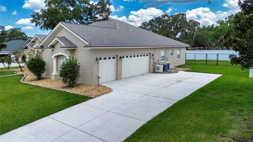905 SQUARE LAKE DRIVE Bartow, FL 33830