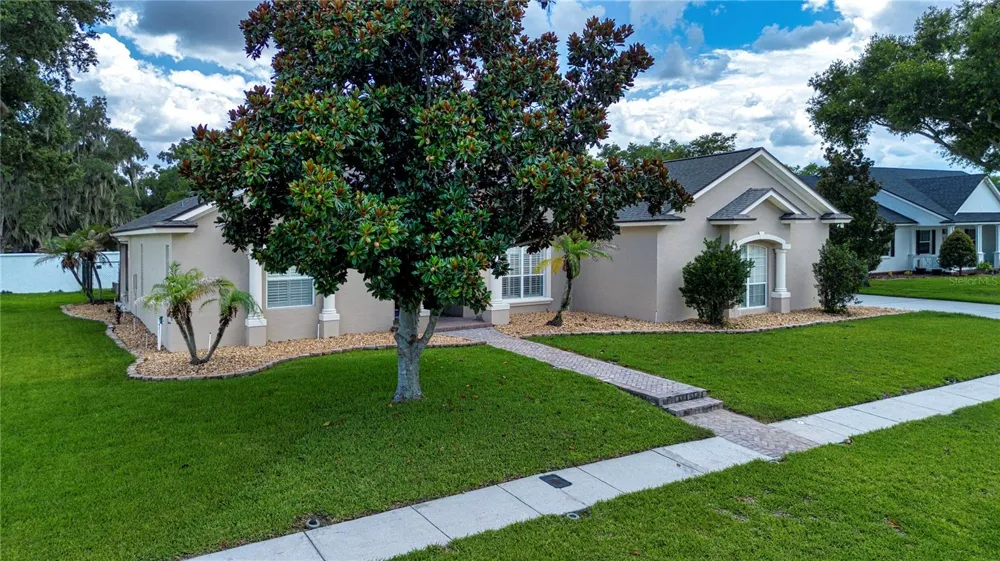 905 SQUARE LAKE DRIVE Bartow, FL 33830