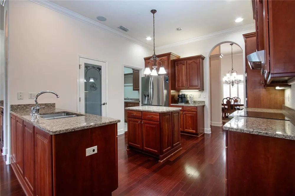 905 SQUARE LAKE DRIVE Bartow, FL 33830