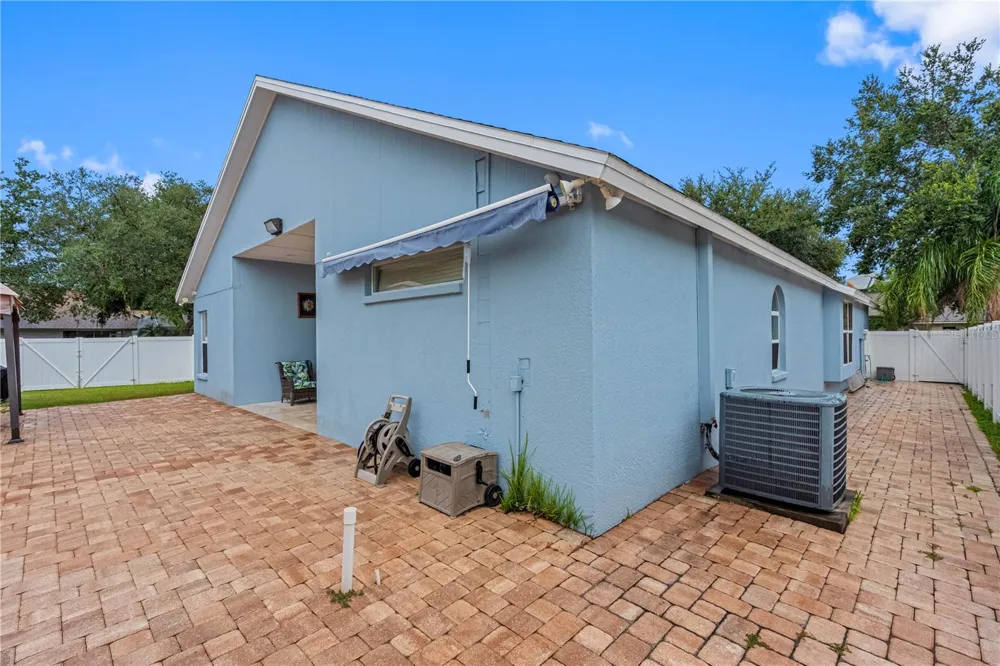 3306 PIN OAK LANE Tampa, FL 33618