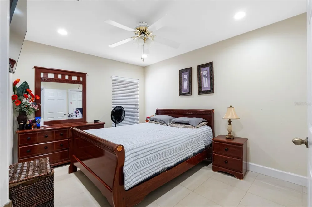 3306 PIN OAK LANE Tampa, FL 33618