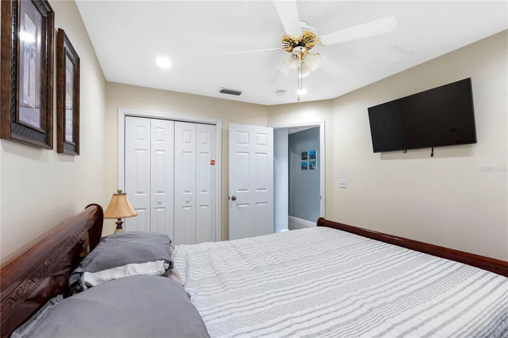 3306 PIN OAK LANE Tampa, FL 33618