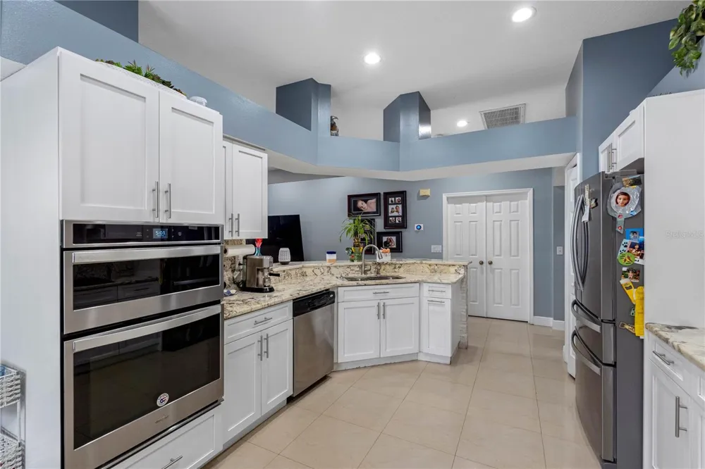 3306 PIN OAK LANE Tampa, FL 33618
