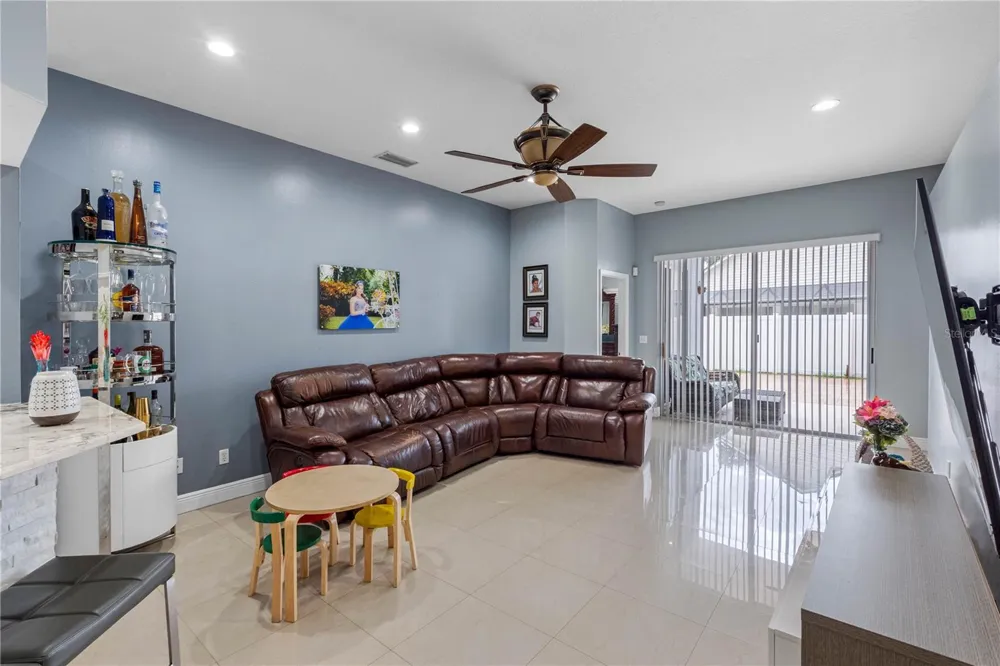 3306 PIN OAK LANE Tampa, FL 33618