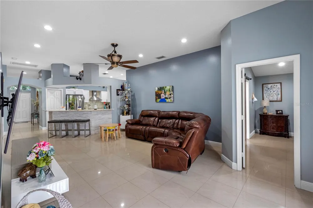 3306 PIN OAK LANE Tampa, FL 33618
