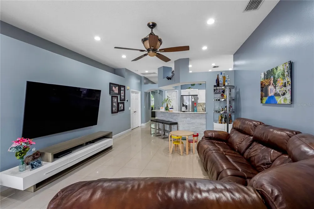 3306 PIN OAK LANE Tampa, FL 33618