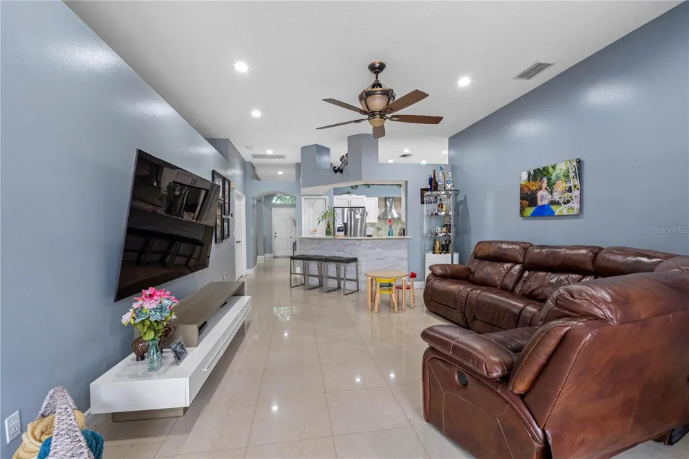 3306 PIN OAK LANE Tampa, FL 33618