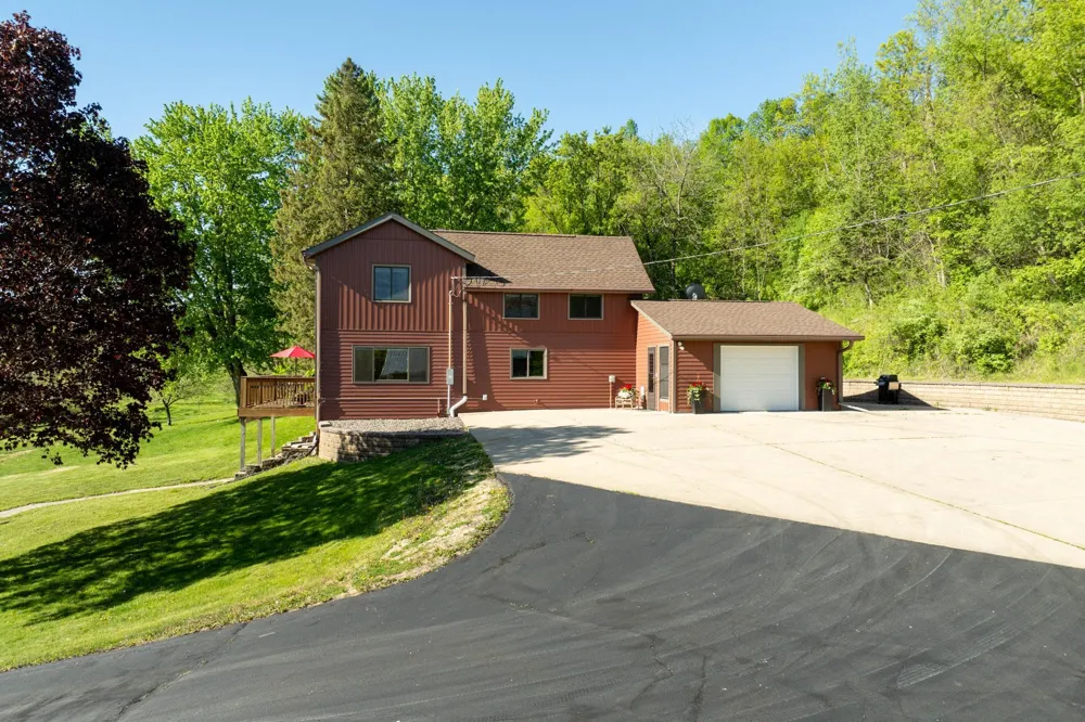 31500 Echo Valley Trail Cannon Falls, MN 55009