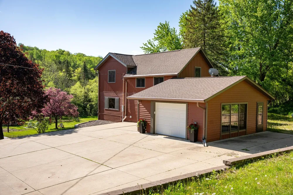 31500 Echo Valley Trail Cannon Falls, MN 55009