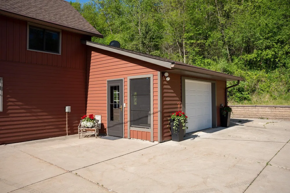 31500 Echo Valley Trail Cannon Falls, MN 55009