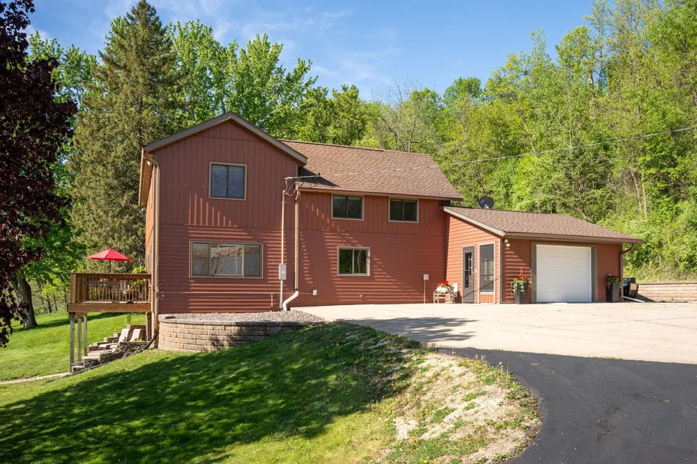 31500 Echo Valley Trail Cannon Falls, MN 55009