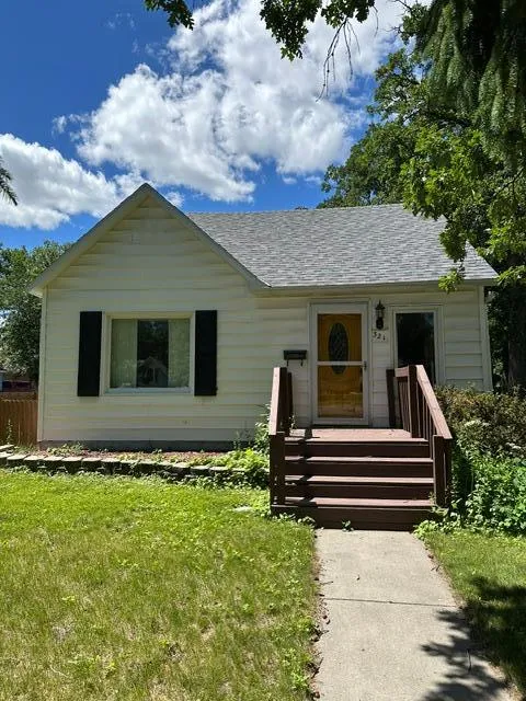 321 Tindolph Avenue Thief River Falls, MN 56701