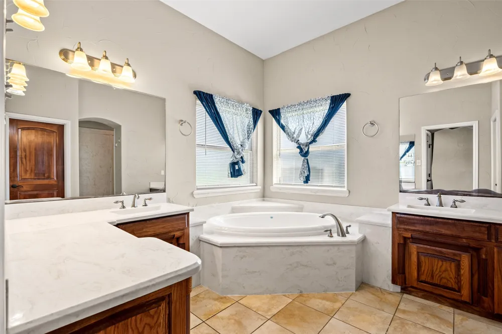 407 Valley View Court Rio Vista, TX 76093