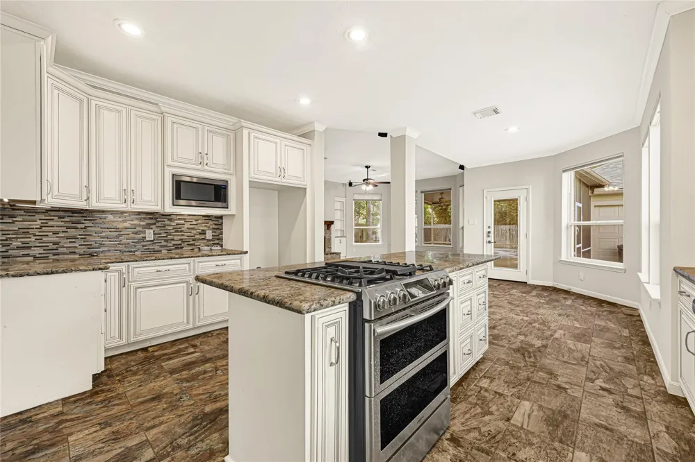2915 Silverberry Trail Kingwood, TX 77345
