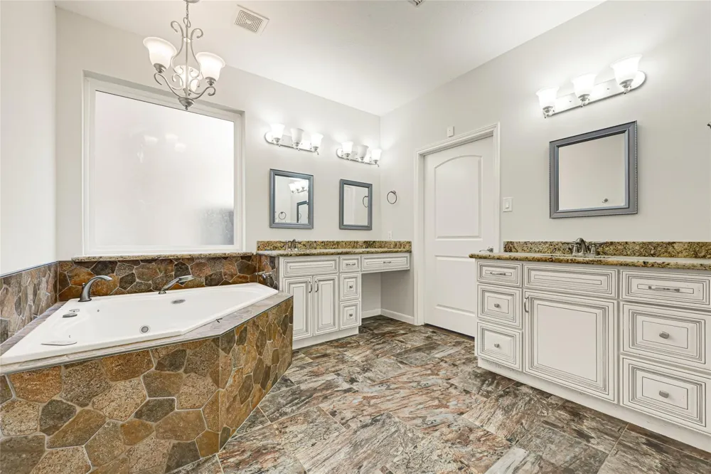 2915 Silverberry Trail Kingwood, TX 77345