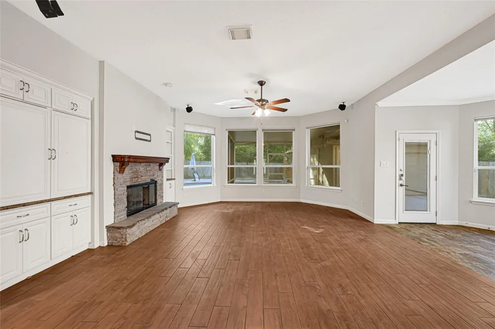 2915 Silverberry Trail Kingwood, TX 77345