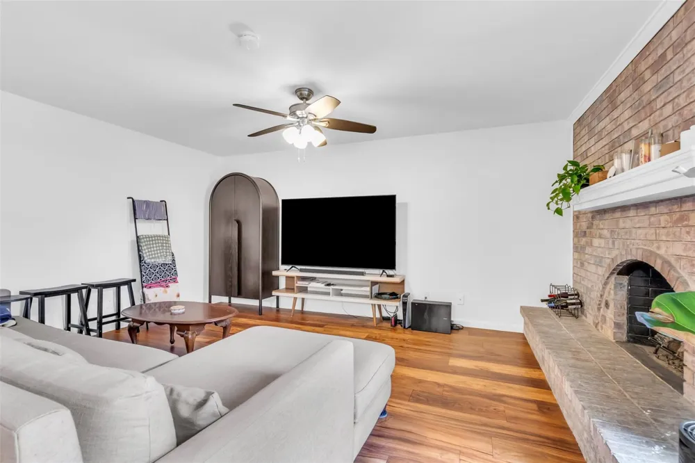 1901 Paxton Drive Carrollton, TX 75007