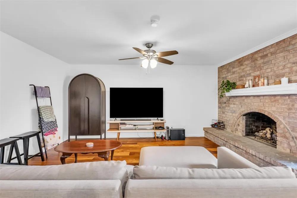 1901 Paxton Drive Carrollton, TX 75007