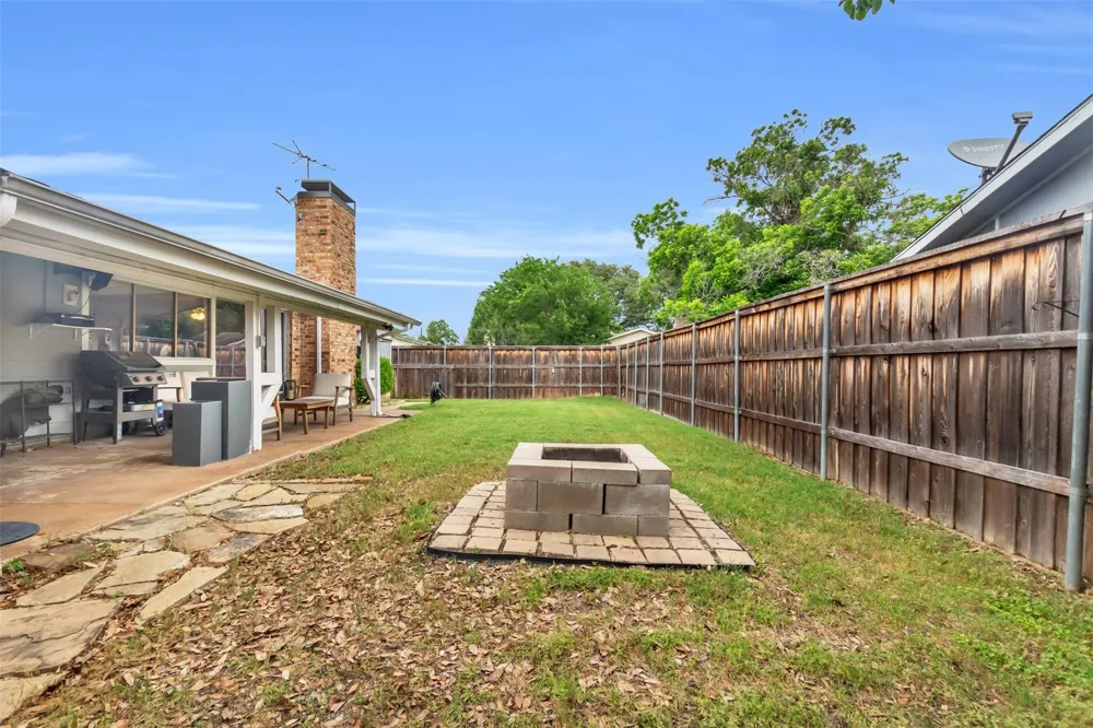 1901 Paxton Drive Carrollton, TX 75007
