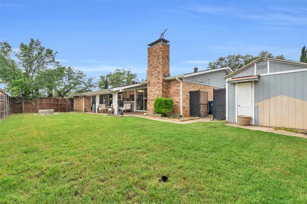 1901 Paxton Drive Carrollton, TX 75007