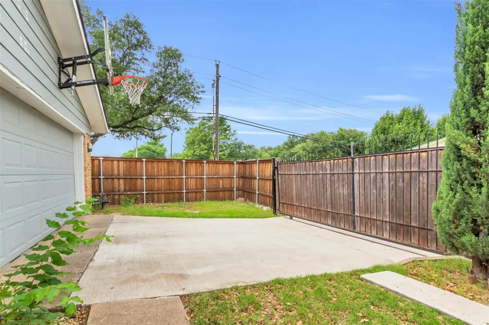 1901 Paxton Drive Carrollton, TX 75007