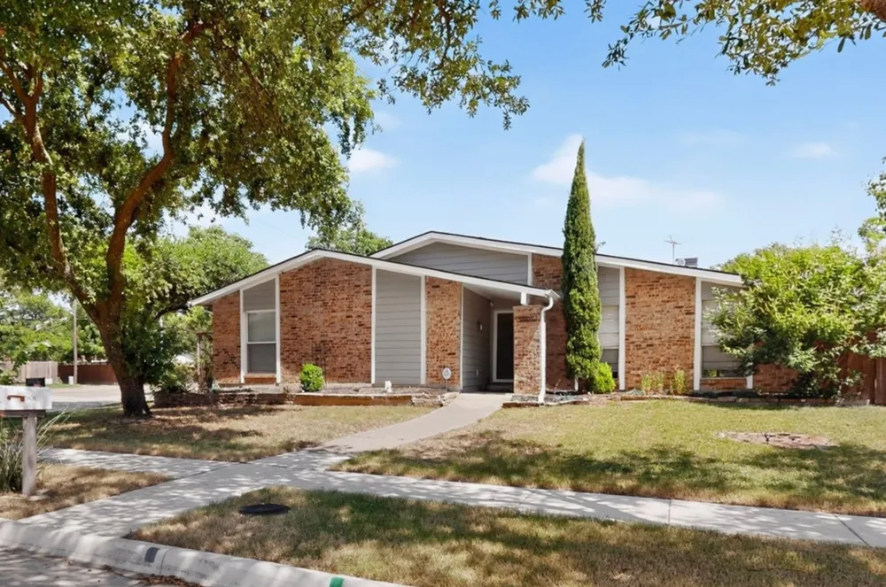 1901 Paxton Drive Carrollton, TX 75007