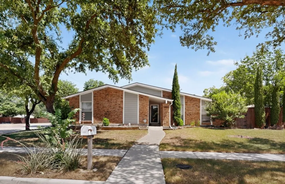 1901 Paxton Drive Carrollton, TX 75007