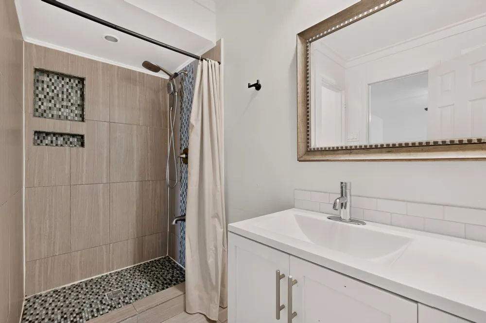 1901 Paxton Drive Carrollton, TX 75007