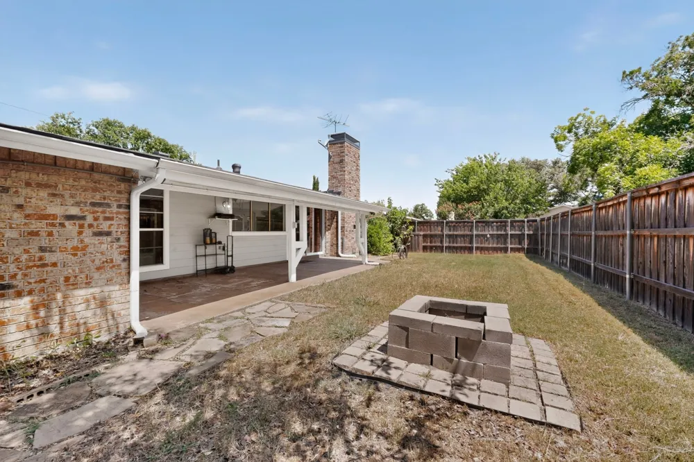 1901 Paxton Drive Carrollton, TX 75007