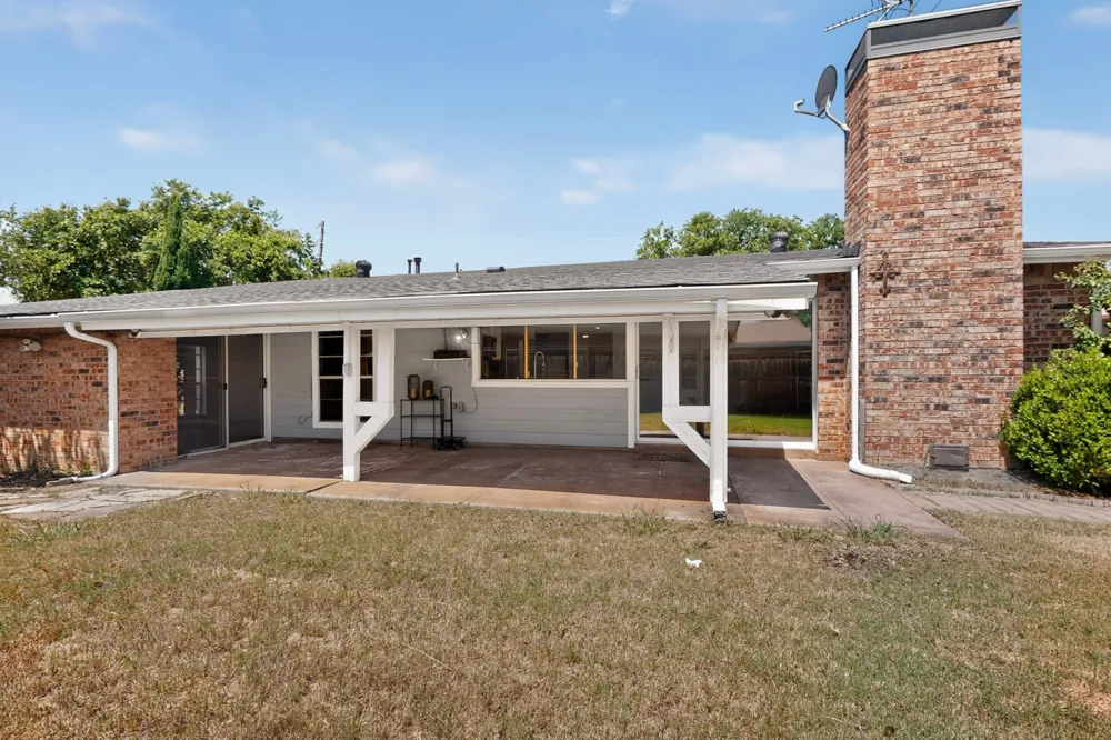 1901 Paxton Drive Carrollton, TX 75007