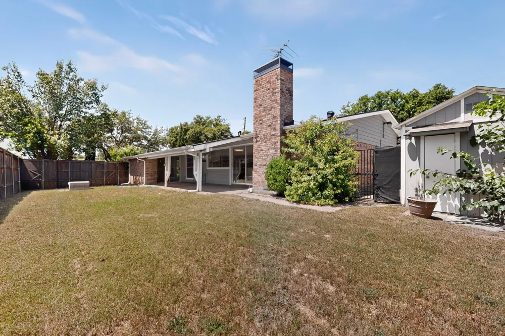 1901 Paxton Drive Carrollton, TX 75007