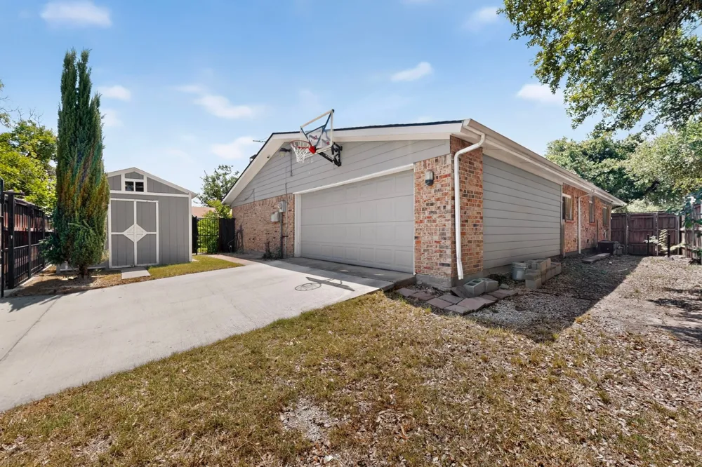 1901 Paxton Drive Carrollton, TX 75007