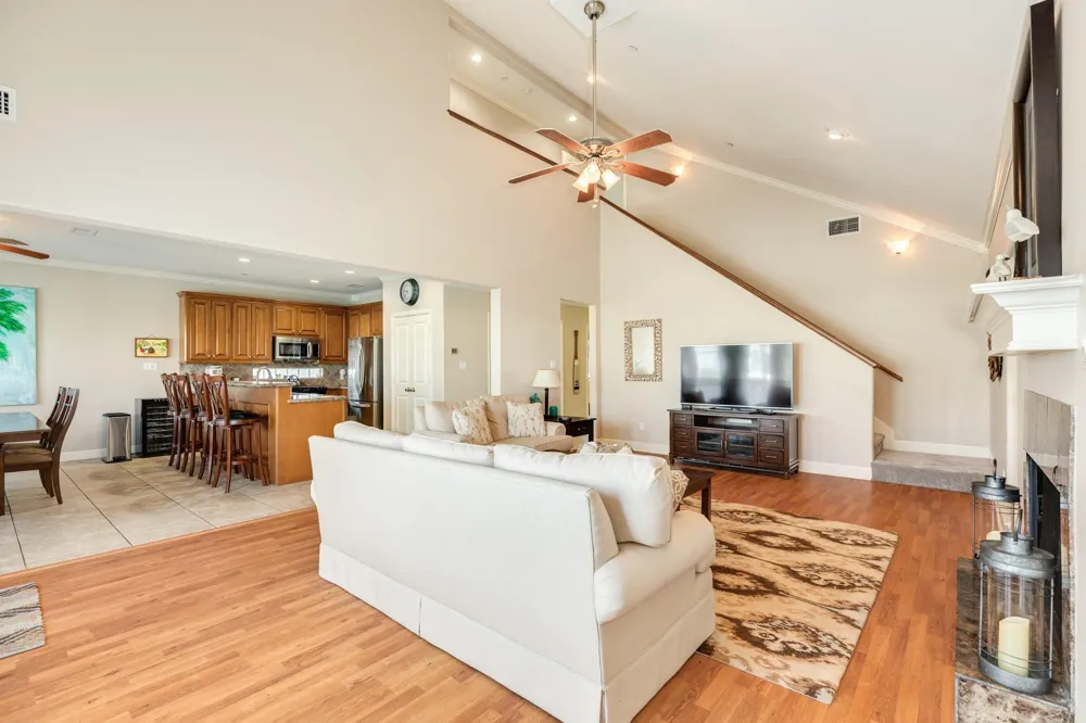325 Admiral Circle Tiki Island, TX 77554