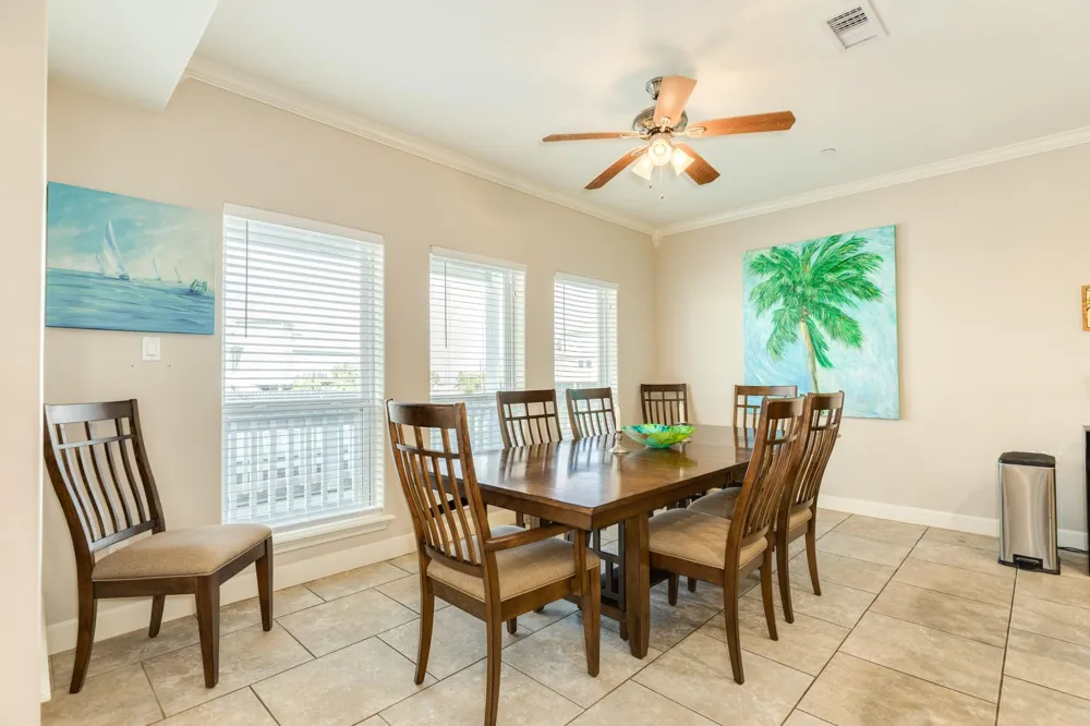 325 Admiral Circle Tiki Island, TX 77554