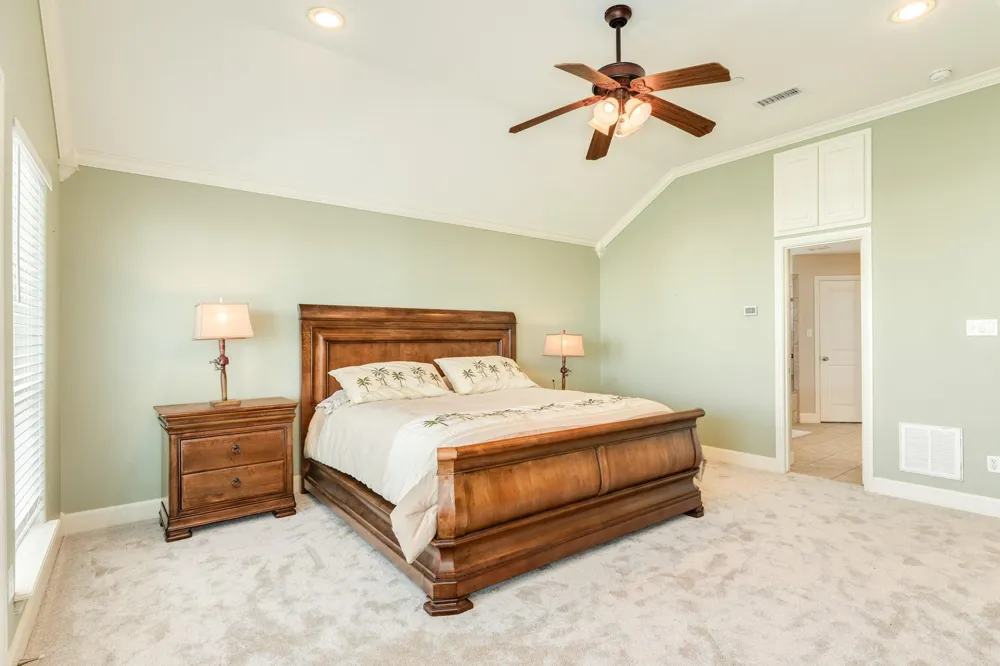 325 Admiral Circle Tiki Island, TX 77554
